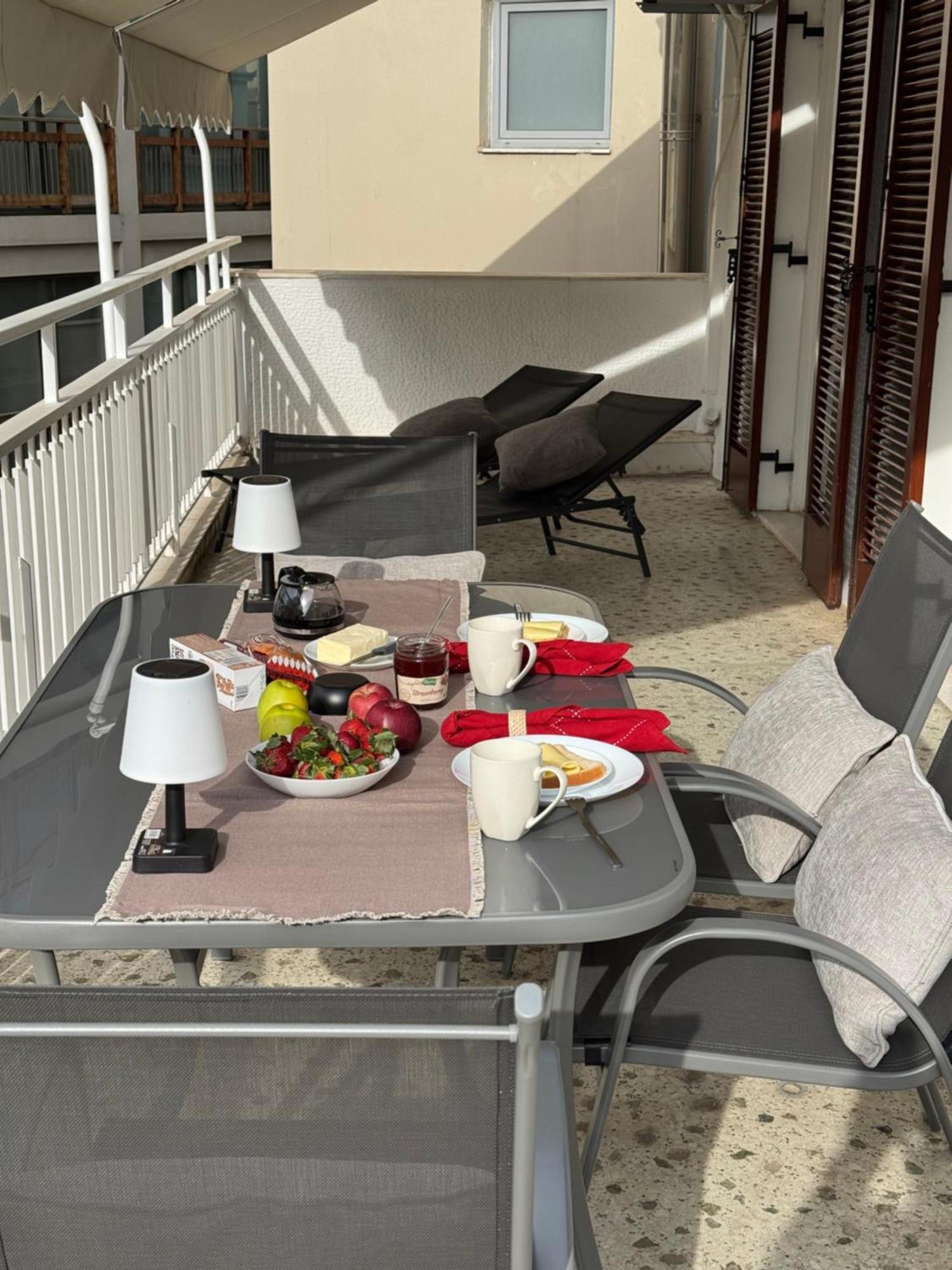 Apartamento Living Near Acropolis By Sylvia Staikou 2Nd & 3D Floor Atenas Exterior foto
